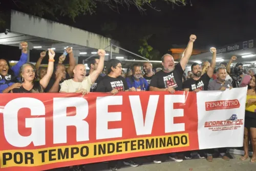 
          Imagem ilustrativa da imagem Linha Centro do Metrô do Recife é fechada após problemas na rede elétrica
          