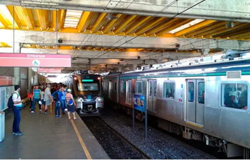 
          Imagem ilustrativa da imagem Linha Centro do Metrô do Recife reabre após cerca de 24 horas de interrupção
          