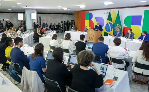 
          Imagem ilustrativa da imagem Lula afirma que vai vetar PL da Dosimetria
          