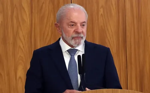 
          Imagem ilustrativa da imagem Lula comenta prisão de Jair Bolsonaro: "Lição de democracia”
          