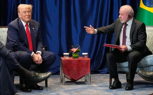 
          Imagem ilustrativa da imagem Lula diz que Trump é amigo e que problemas com EUA vão se resolver
          