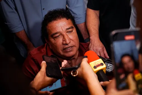 
          Imagem ilustrativa da imagem Magno Malta longe de Lorenzo Pazolini
          