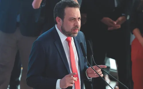 
          Imagem ilustrativa da imagem Mais 50 profissionais passam todo dia a trabalhar por aplicativos no ES
          