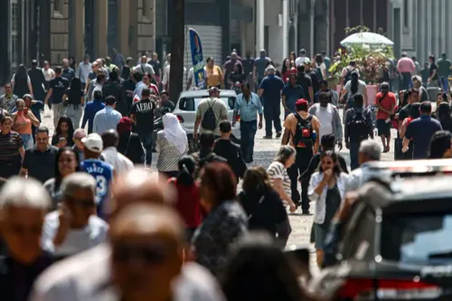 
          Imagem ilustrativa da imagem Mais de 8,6 milhões deixam pobreza; Brasil tem melhor nível desde 2012
          