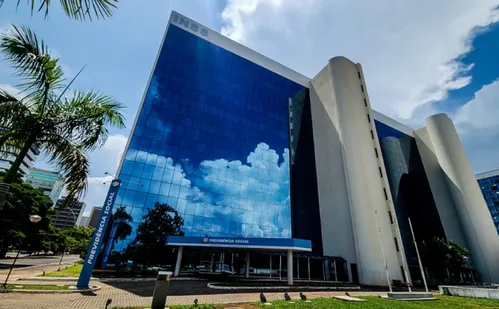 
          Imagem ilustrativa da imagem Mais três bancos fecham acordo com o INSS e suspendem taxa de idosos
          