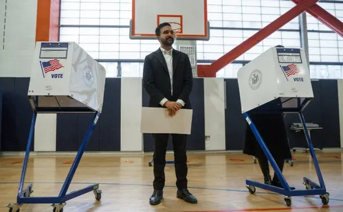
          Imagem ilustrativa da imagem Mamdani confirma favoritismo e será 1º prefeito muçulmano de Nova Iorque
          