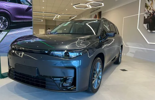 
          Imagem ilustrativa da imagem Marca chinesa Leapmotor inaugura primeira concessionária no Recife com o Grupo Via1
          