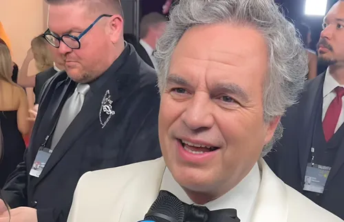 
          Imagem ilustrativa da imagem Mark Ruffalo, o Hulk, chama Trump de "estuprador" e "pedófilo" no Globo de Ouro
          