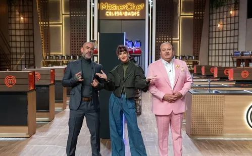 
          Imagem ilustrativa da imagem MasterChef Celebridades: Famosos enfrentam desafio na cozinha
          
