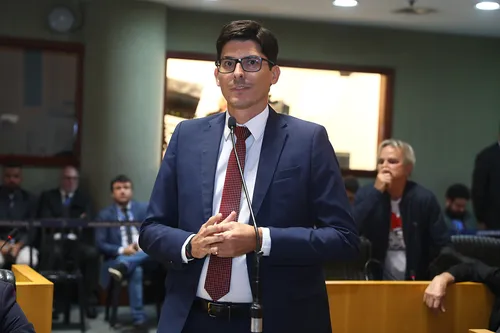 
          Imagem ilustrativa da imagem Mazinho formaliza saída do PSDB
          