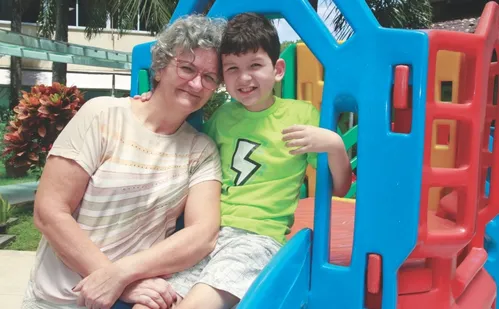 
          Imagem ilustrativa da imagem Menino capixaba faz tratamento inovador contra o câncer
          