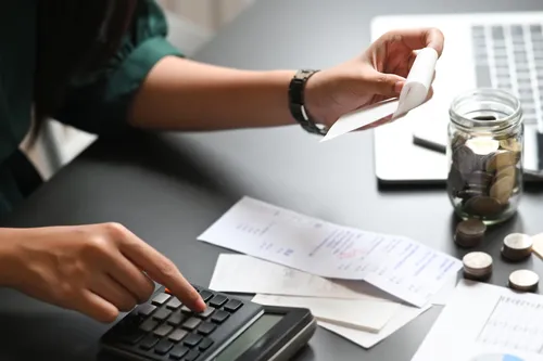 
          Imagem ilustrativa da imagem Mensalidade escolar pode ter reajuste de quase 10% em 2026, diz levantamento
          