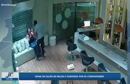 
          Imagem ilustrativa da imagem Michelon Marques tem protetiva decretada após socos e mata-leão na ex-mulher
          