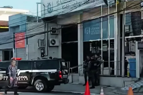 
          Imagem ilustrativa da imagem Ministério Público e polícias cumprem mandados contra corrupção em Ipojuca
          