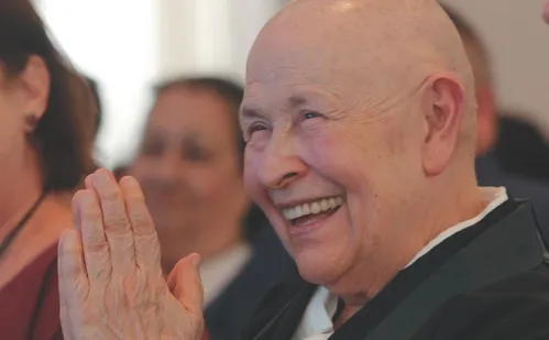 
          Imagem ilustrativa da imagem Monja Coen: a ex-usuária de drogas que virou monja
          