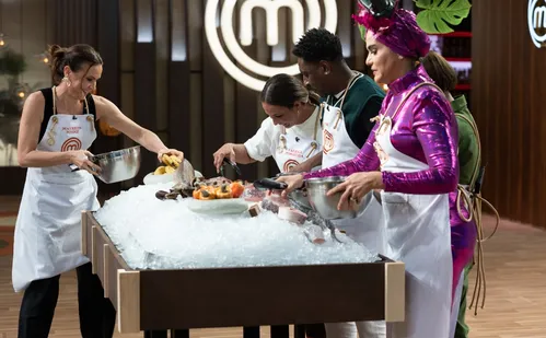 
          Imagem ilustrativa da imagem Moqueca é o desafio do “MasterChef Celebridades”
          