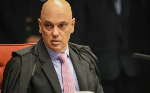 
          Imagem ilustrativa da imagem Moraes manda comunicar TSE sobre inelegibilidade de Bolsonaro
          