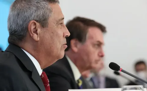 
          Imagem ilustrativa da imagem Moraes mantém prisão de Braga Netto
          