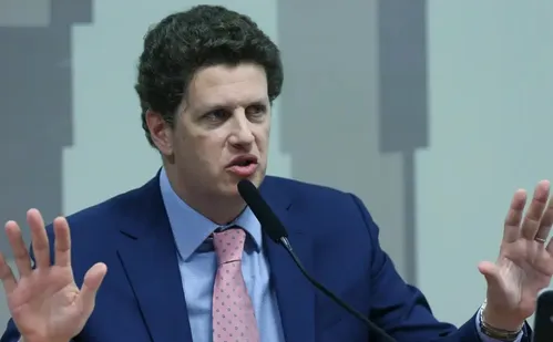 
          Imagem ilustrativa da imagem Moraes marca interrogatórios de Salles e mais 21 acusados de crimes ambientais
          