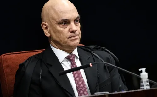 
          Imagem ilustrativa da imagem Moraes vota por absolver general e condenar mais 9 réus do núcleo 3
          