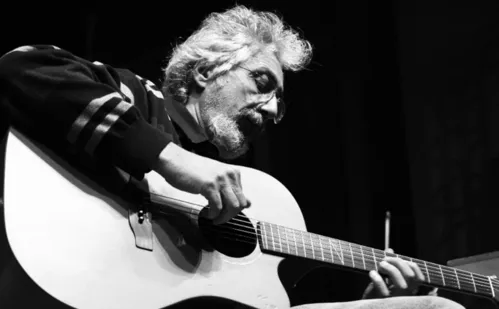 
          Imagem ilustrativa da imagem Morre André Geraissati, referência da música instrumental brasileira, aos 74 anos
          