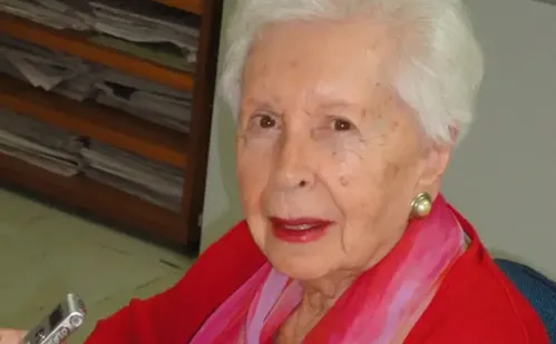 
          Imagem ilustrativa da imagem Morre aos 100 anos Clara Charf, viúva de Marighella e militante de esquerda
          