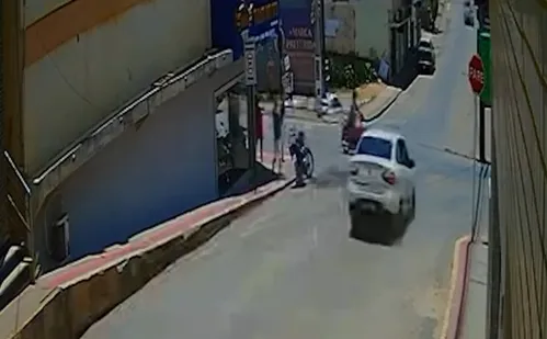 
          Imagem ilustrativa da imagem Motociclista fica em estado grave após ser atingida em cruzamento em Vila Valério
          