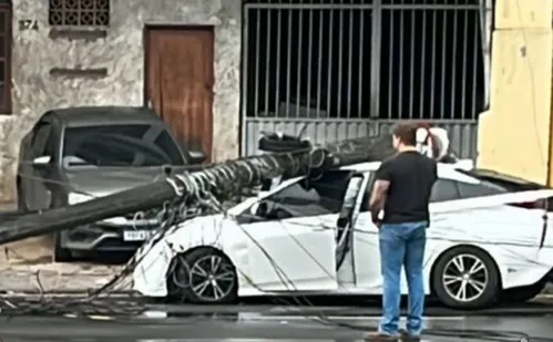 
          Imagem ilustrativa da imagem Motorista de aplicativo cochila ao volante e derruba poste em Cariacica
          