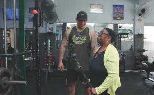 
          Imagem ilustrativa da imagem Musculação conquista cada vez mais idosos
          