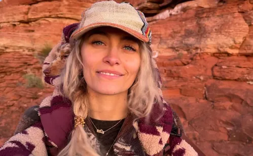 
          Imagem ilustrativa da imagem 'Não é uma vida fácil', diz Paris Jackson sobre desafios da sobriedade
          
