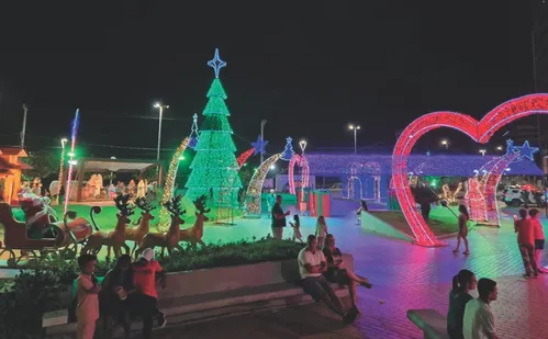 
          Imagem ilustrativa da imagem Natal instagramável em Guarapari: decoração segue até o dia 06 de janeiro
          