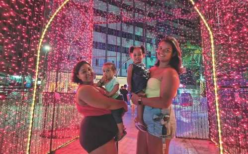 
          Imagem ilustrativa da imagem Natal instagramável em Guarapari: decoração segue até o dia 06 de janeiro
          