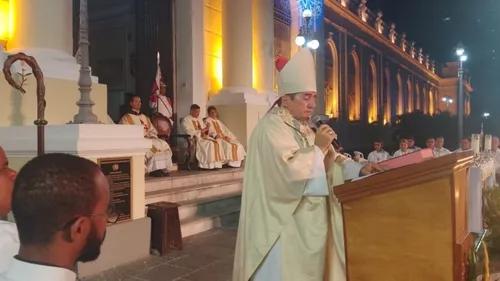 
          Imagem ilustrativa da imagem Natal no Derby: Programação reúne Missa do Galo e Culto Evangélico no Recife
          