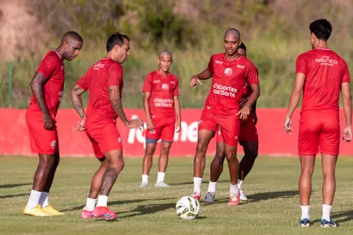 
          Imagem ilustrativa da imagem Náutico e Sport se enfrentam pelo primeiro Clássico dos Clássicos de 2026
          