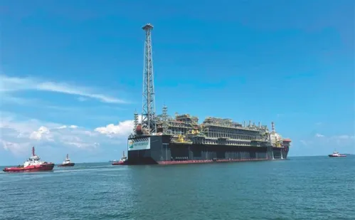 
          Imagem ilustrativa da imagem Navio montado no Espírito Santo fica pronto e já produz óleo
          