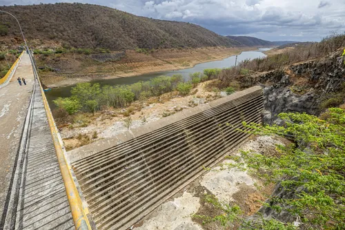 
          Imagem ilustrativa da imagem Nível da Barragem Jucazinho faz Compesa ajustar abastecimento de água em 4 cidades
          