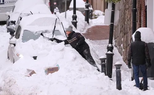 
          Imagem ilustrativa da imagem Nos EUA, nevasca deixa 30 mortos e mais de 500 mil pessoas sem energia
          