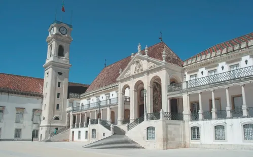 
          Imagem ilustrativa da imagem Nota do Enem abre portas em universidades de Portugal
          