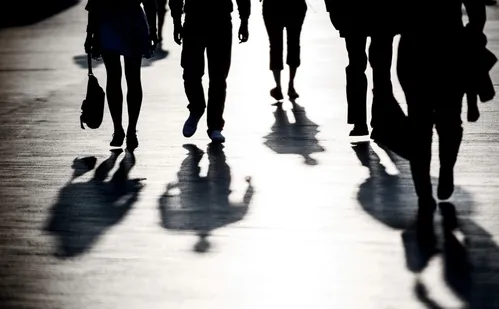 
          Imagem ilustrativa da imagem Nove em cada 10 mulheres já sofreram violência ao se deslocar à noite
          