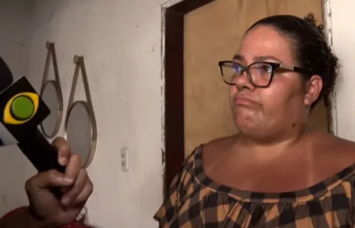 
          Imagem ilustrativa da imagem Ônibus pega fogo em Paulista, destrói imóveis e mobiliza Defesa Civil
          