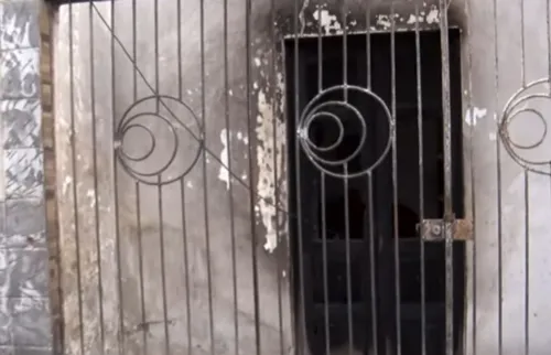 
          Imagem ilustrativa da imagem Ônibus pega fogo em Paulista, destrói imóveis e mobiliza Defesa Civil
          