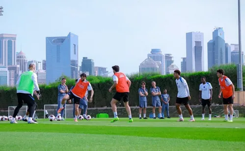 
          Imagem ilustrativa da imagem PSG faz 1º treino de olho na final do Intercontinental e Marquinhos vai a campo
          