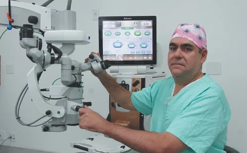 
          Imagem ilustrativa da imagem Paciente com 28 graus de miopia volta a enxergar: "Meu caso era de cegueira"
          