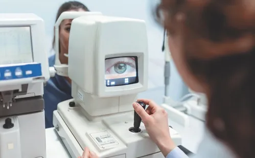 
          Imagem ilustrativa da imagem Paciente com 28 graus de miopia volta a enxergar: "Meu caso era de cegueira"
          