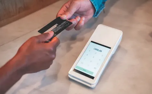 
          Imagem ilustrativa da imagem Pagamento do 13º salário vai injetar R$ 398 bilhões na economia
          