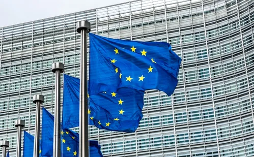 
          Imagem ilustrativa da imagem Parlamento Europeu aprova revisão jurídica e congela acordo UE-Mercosul
          