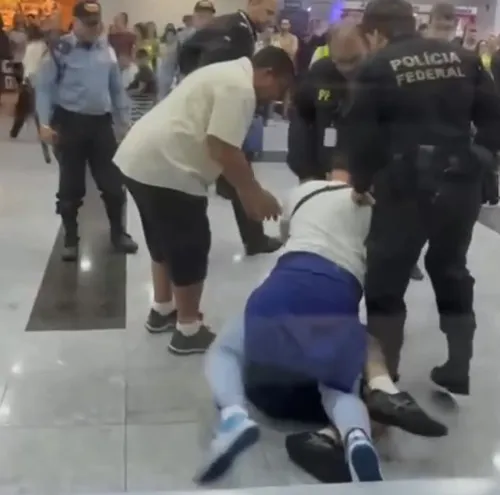 
          Imagem ilustrativa da imagem Passageiro é preso após depredar área de embarque no Aeroporto do Recife
          