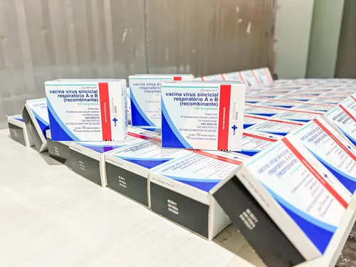 
          Imagem ilustrativa da imagem Pernambuco recebe primeira remessa da vacina contra o Vírus Sincicial Respiratório
          