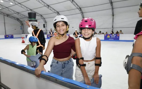 
          Imagem ilustrativa da imagem No Sertão, o calor não impediu o encontro com o gelo — e com o direito ao lazer
          