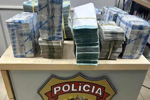 
          Imagem ilustrativa da imagem PF apreende R$ 1,5 milhão com suspeitos de lavagem de dinheiro no Recife
          